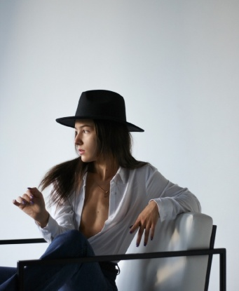 С моим опытом и креативностью я гарантирую, что каждая наша встреча будет незабываемой. В моих руках ты познаешь настоящий удовлетворяющий релакс и волнующие эмоции. Позвól мне побаловать тебя моими услугами, полными страсти и чувственности. Мои фото подтверждают мою красоту и я уверена, что оставят незабываемое впечатление. Доверься мне и открой новые грани наслаждения. Жду звонка от тебя, чтобы наши фантазии стали реальностью. 💋🔥 2210, 22 года